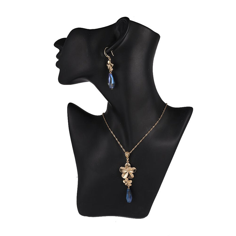 Schmucksets mit Halsketten und Ohrringen mit mehrfarbigen Kristallanhängern