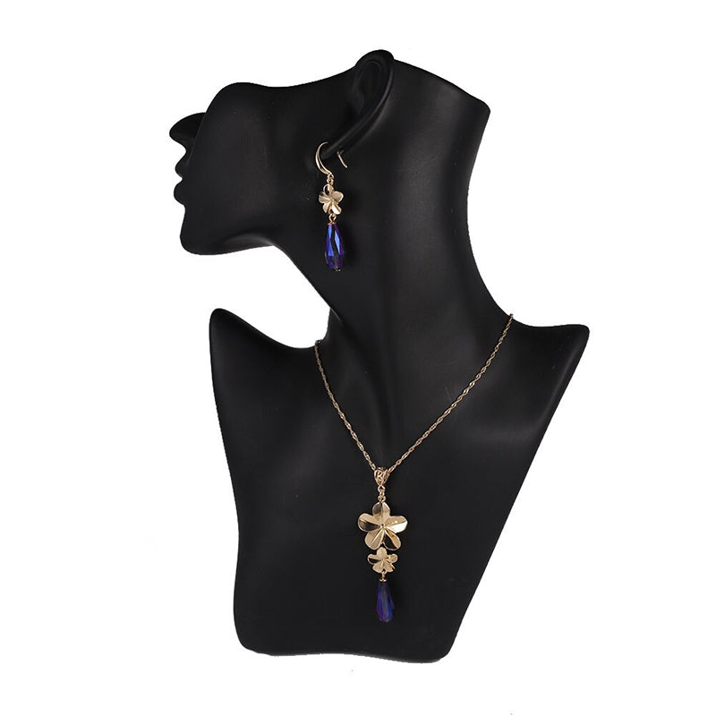 Schmucksets mit Halsketten und Ohrringen mit mehrfarbigen Kristallanhängern