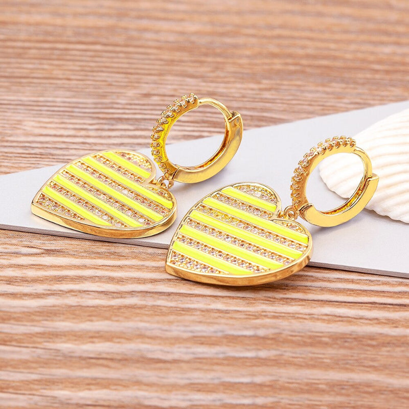 Mehrfarbige, süße und romantische, mit Strasssteinen verzierte Emaille-Herz-Ohrhänger