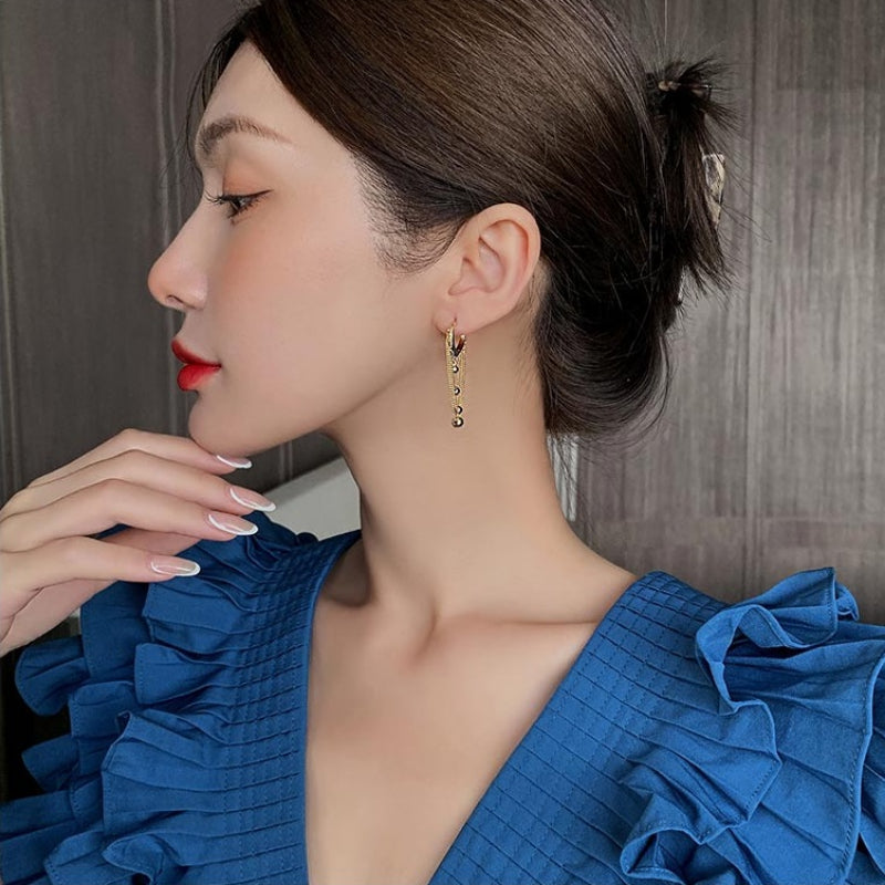 Mehrlagige Kettenquasten mit Metallkugel-Anhänger-Ohrringe