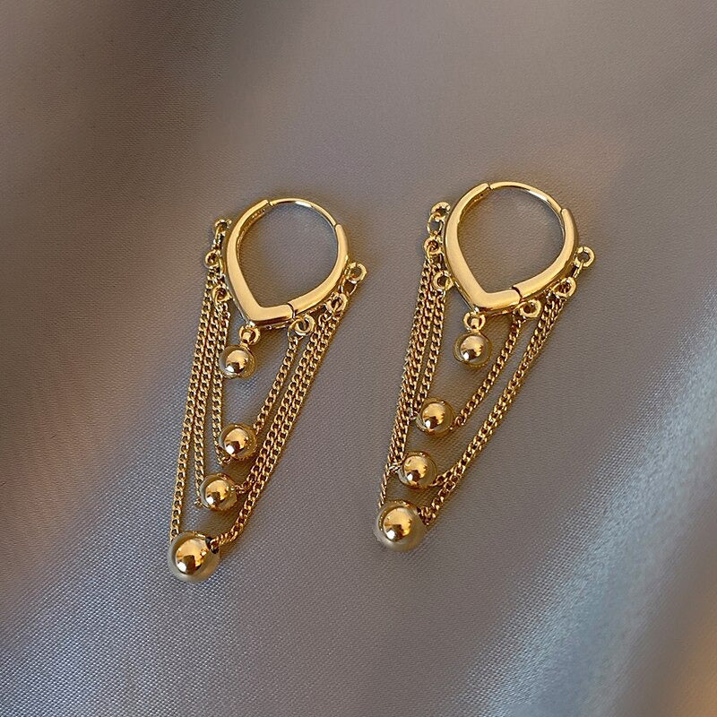 Mehrlagige Kettenquasten mit Metallkugel-Anhänger-Ohrringe