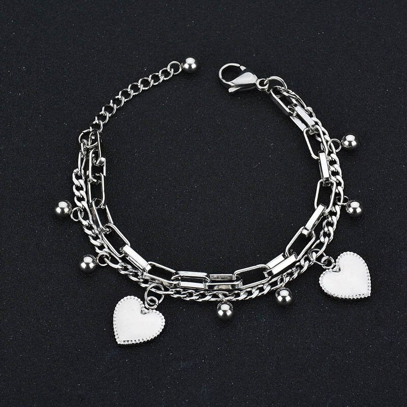 Mehrschichtige Charm-Armbänder mit Liebesherzen und runden Perlen