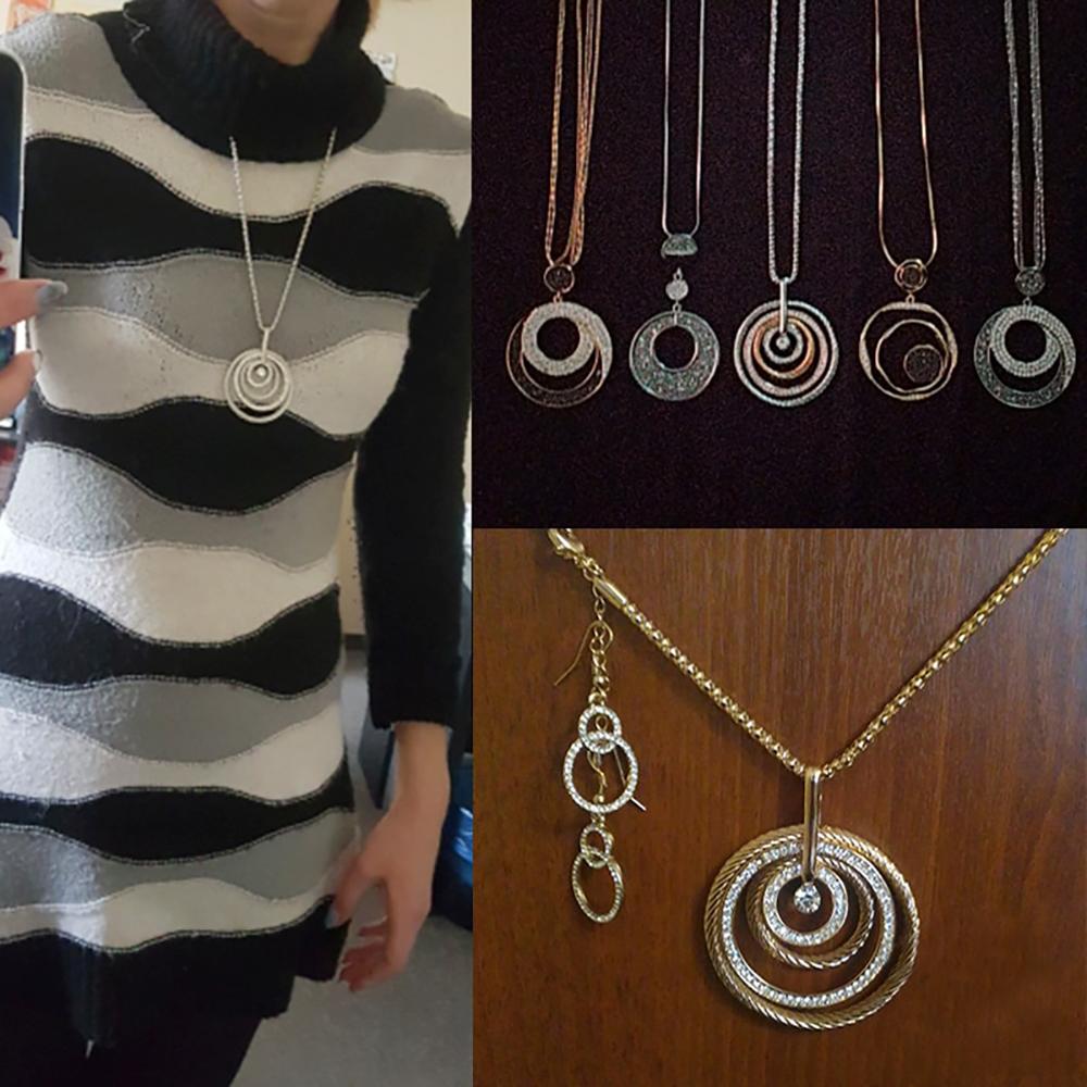 Mehrlagige Statement-Halskette mit rundem Kreolenanhänger und Strasssteinen