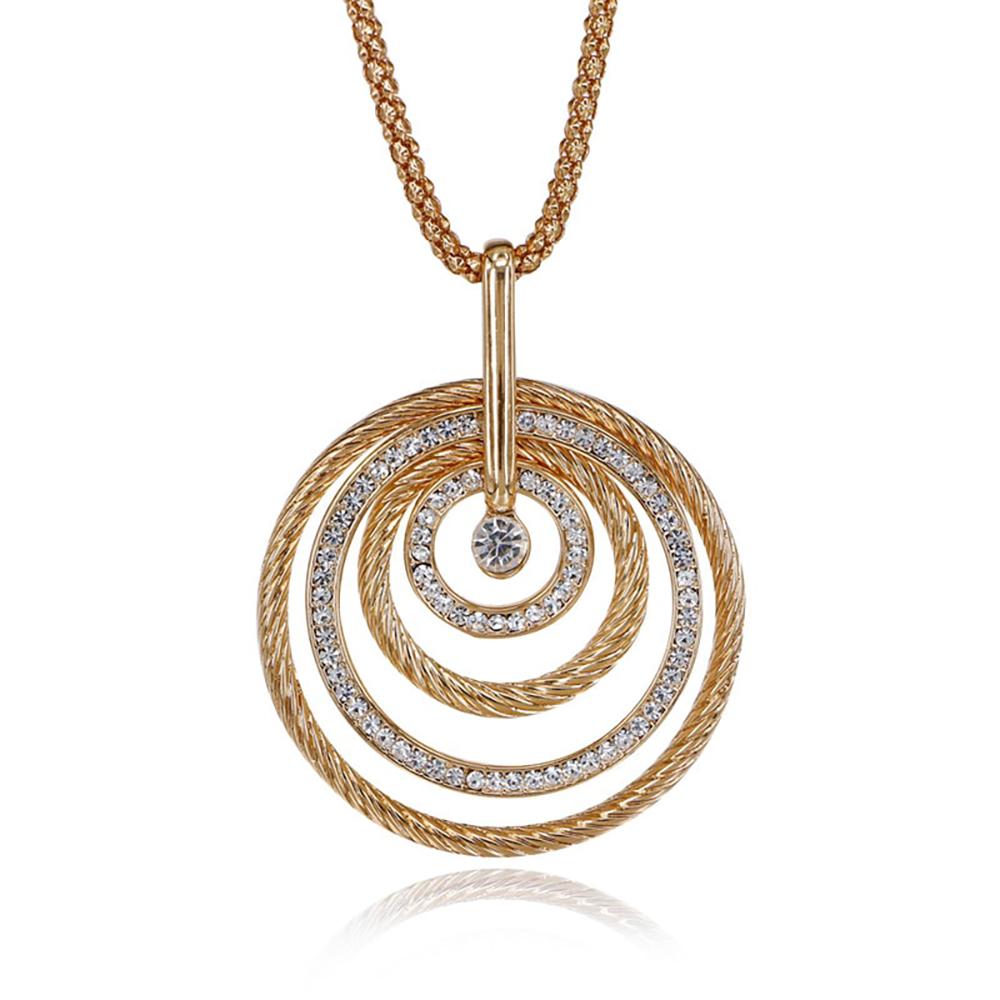 Mehrlagige Statement-Halskette mit rundem Kreolenanhänger und Strasssteinen