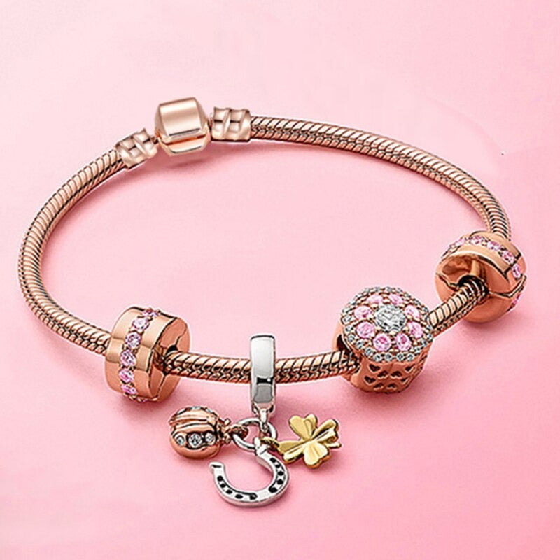 Charm-Armbänder mit Perlen in verschiedenen Stilen