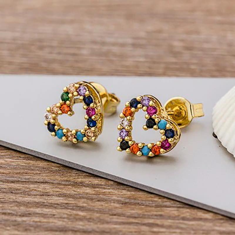 Bunte Ohrstecker mit Mikropflaster und Zirkonia in mehreren Stilen