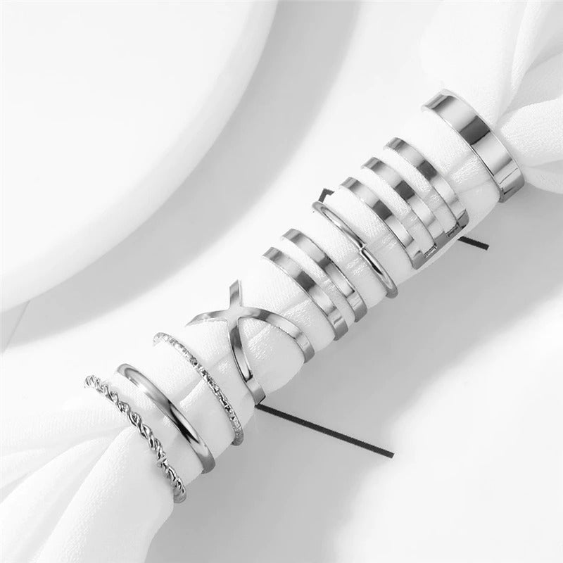 Offenes Ringset mit geometrischen Kreuzverdrehungen in mehreren Stilen