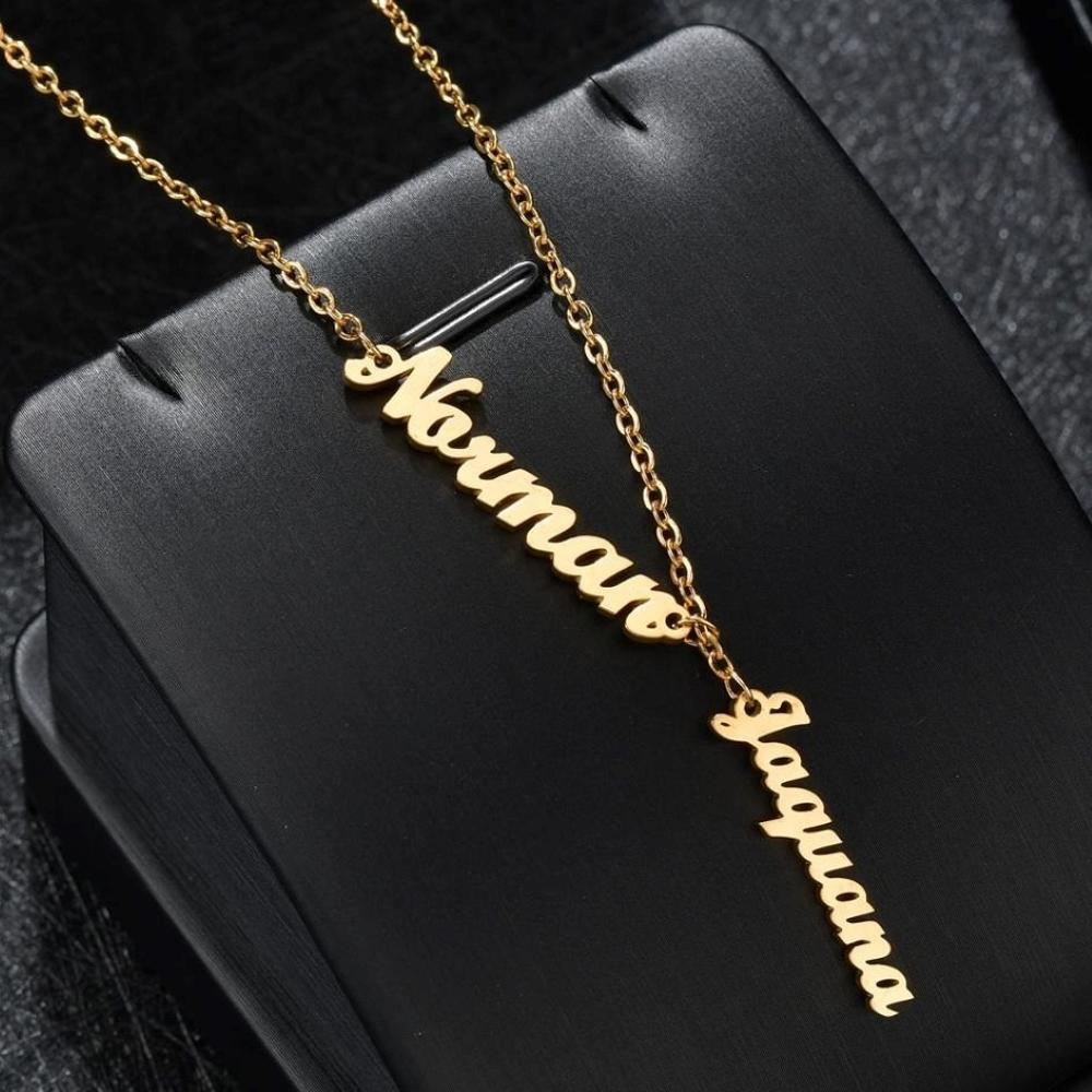 Individuelle und personalisierte Halskette mit Namensanhänger in verschiedenen Stilen