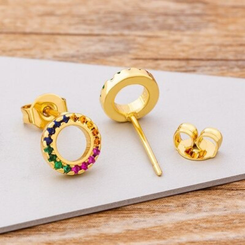 Niedliche Ohrstecker mit Regenbogen-Zirkon-Herz in mehreren Stilen