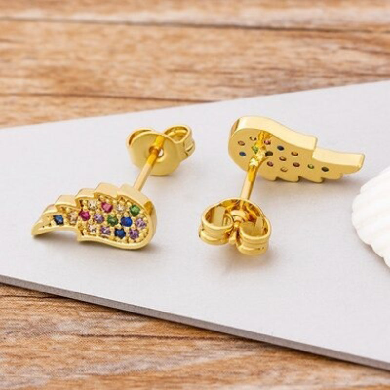 Niedliche Ohrstecker mit Regenbogen-Zirkon-Herz in mehreren Stilen