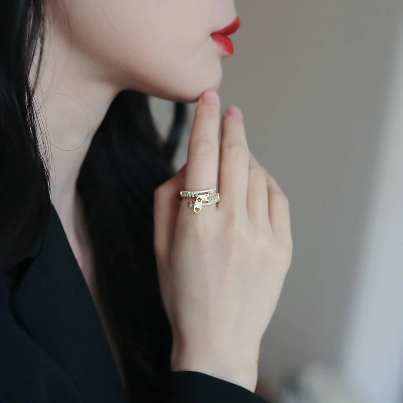 Verstellbare Ringe für Partygirls mit doppellagiger Zirkoniaschnalle in mehreren Stilen