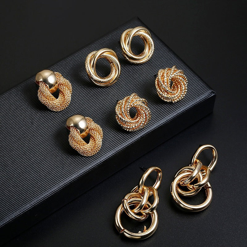 Geometrische Creolen-Ohrclips mit Knoten in verschiedenen Stilen