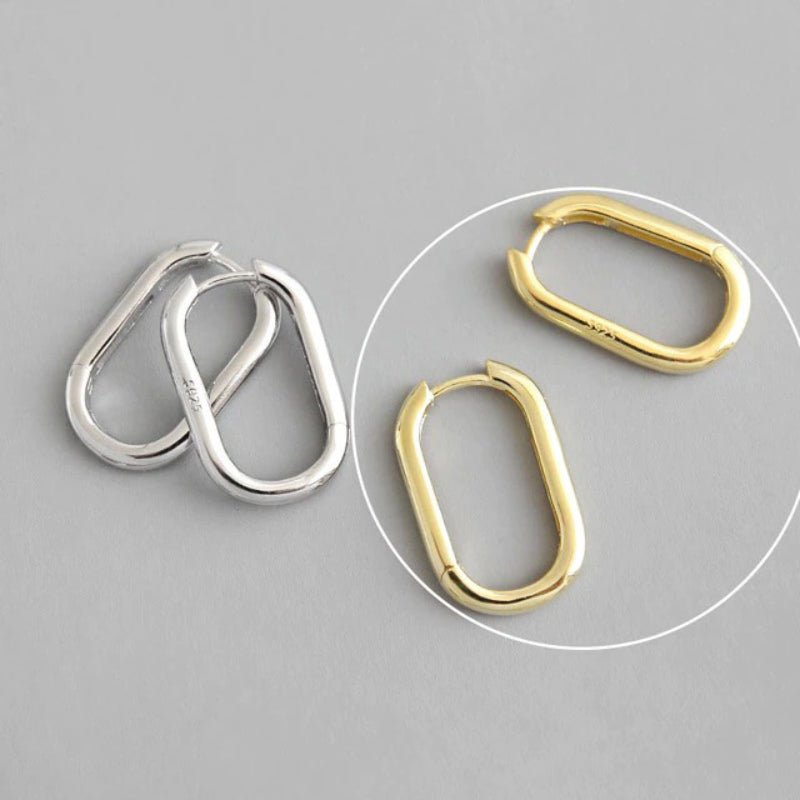 Kollektion kleiner geometrischer Creolen in verschiedenen Stilen