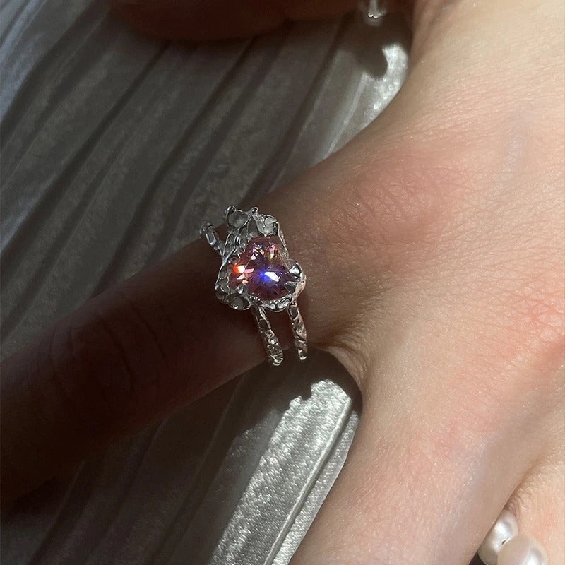 Kollektion wertvoller hohler Mondsteinringe in mehreren Stilen