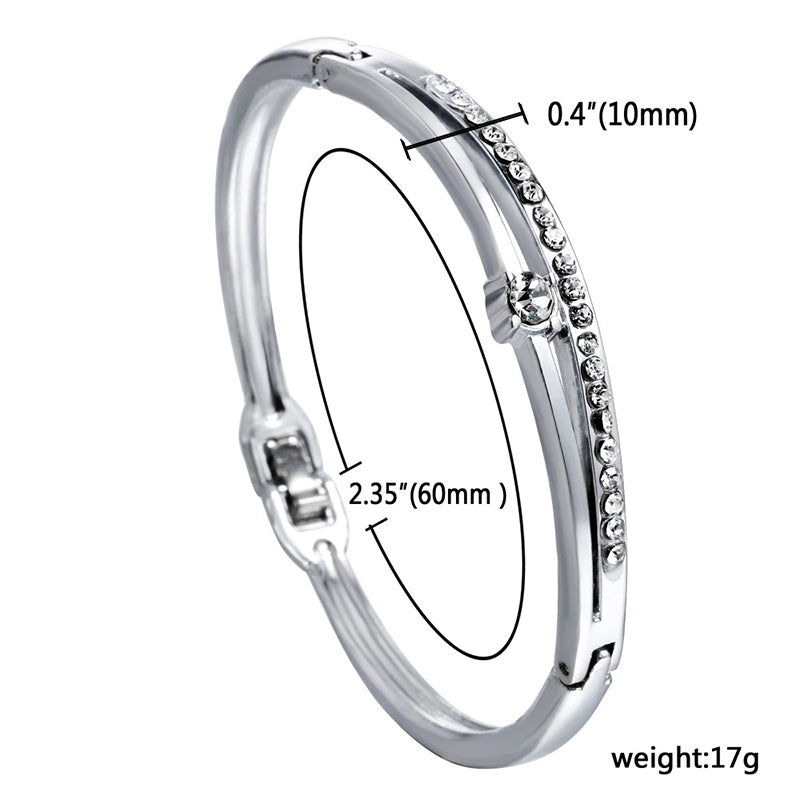 Armreife mit Herzmotiv und Strasssteinen in verschiedenen Stilen