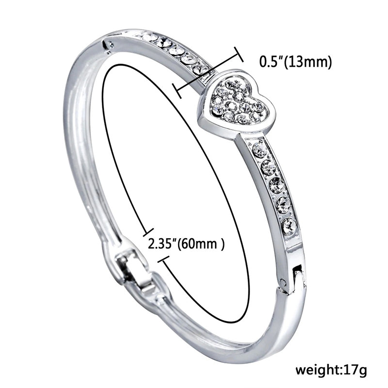 Armreife mit Herzmotiv und Strasssteinen in verschiedenen Stilen