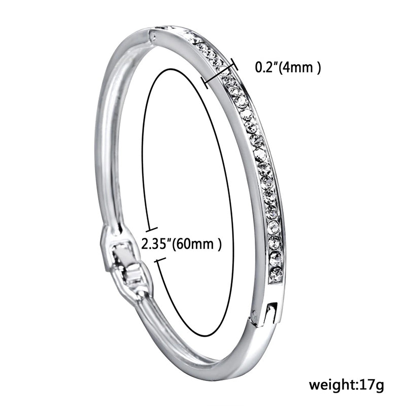Armreife mit Herzmotiv und Strasssteinen in verschiedenen Stilen