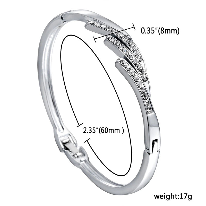 Armreife mit Herzmotiv und Strasssteinen in verschiedenen Stilen