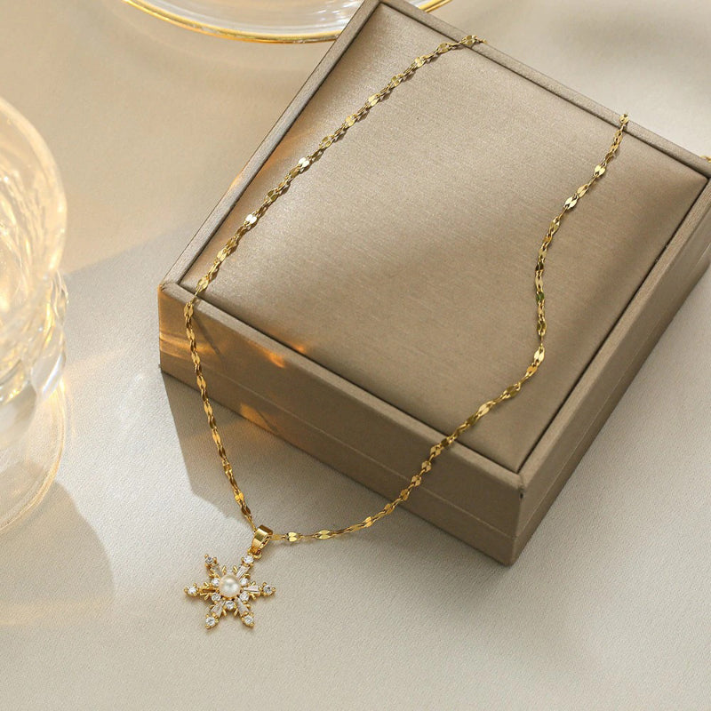 Halsketten mit Zirkonia-Anhängern in verschiedenen Stilen