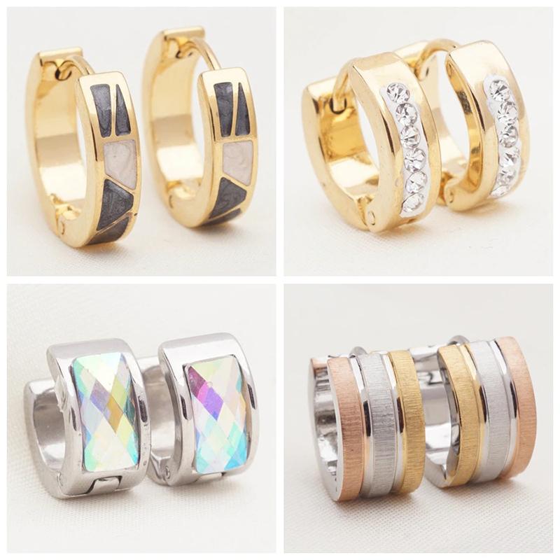 Kleine geometrische Creolen in verschiedenen Stilen