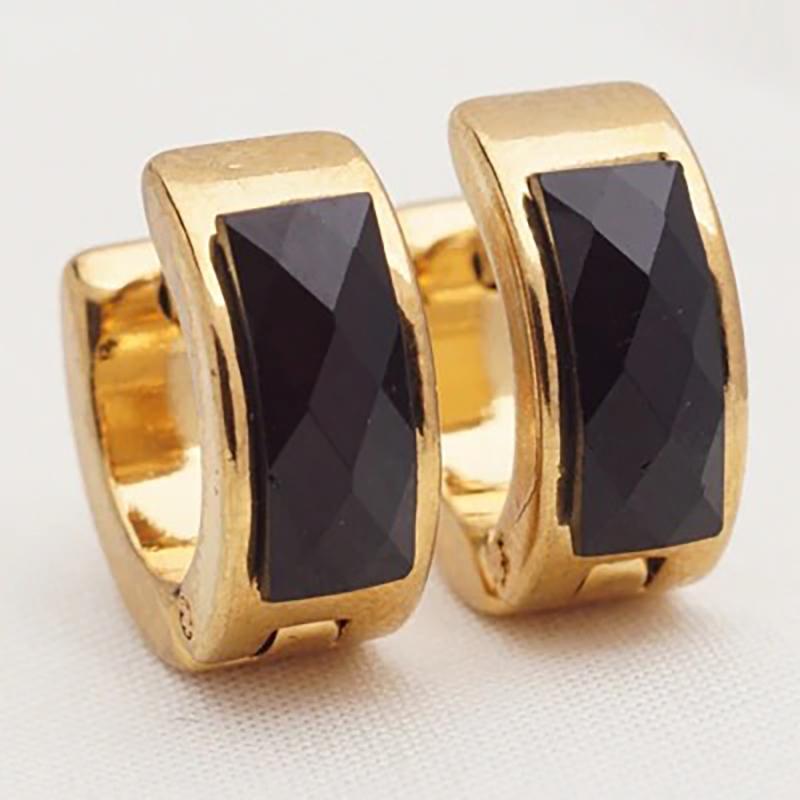 Kleine geometrische Creolen in verschiedenen Stilen