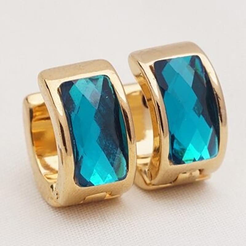 Kleine geometrische Creolen in verschiedenen Stilen