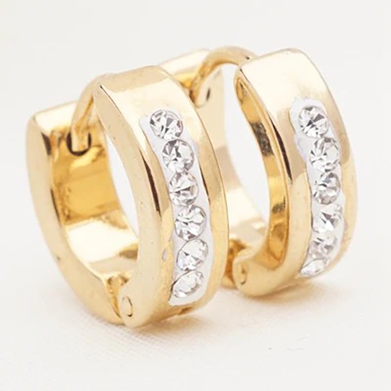 Kleine geometrische Creolen in verschiedenen Stilen