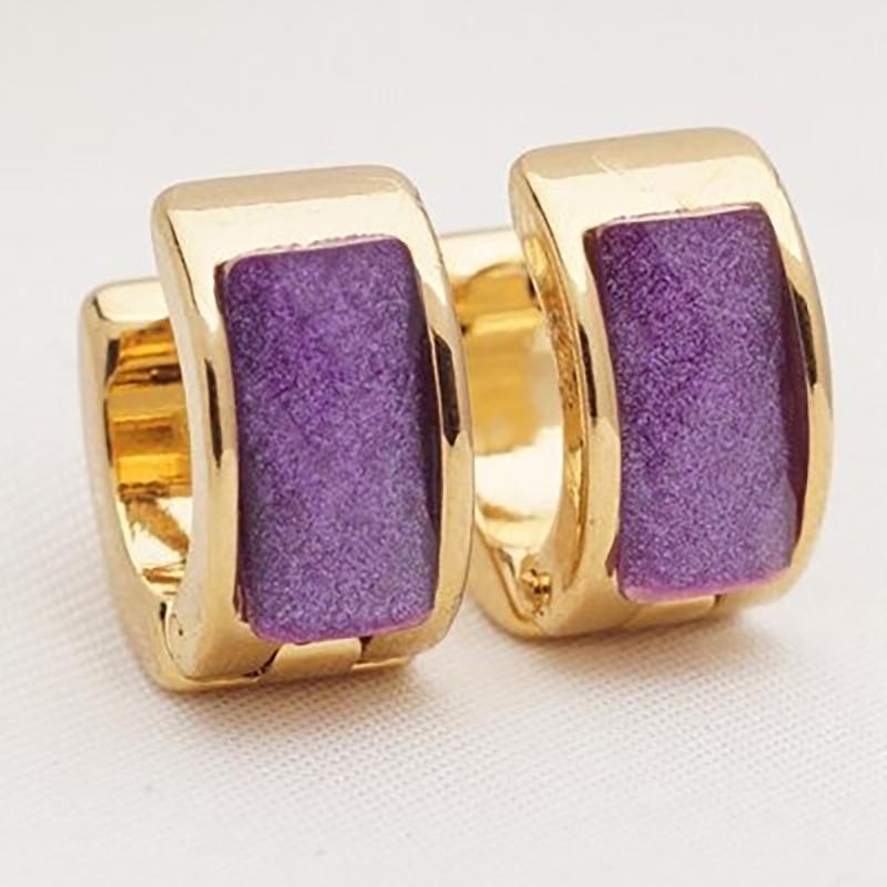 Kleine geometrische Creolen in verschiedenen Stilen