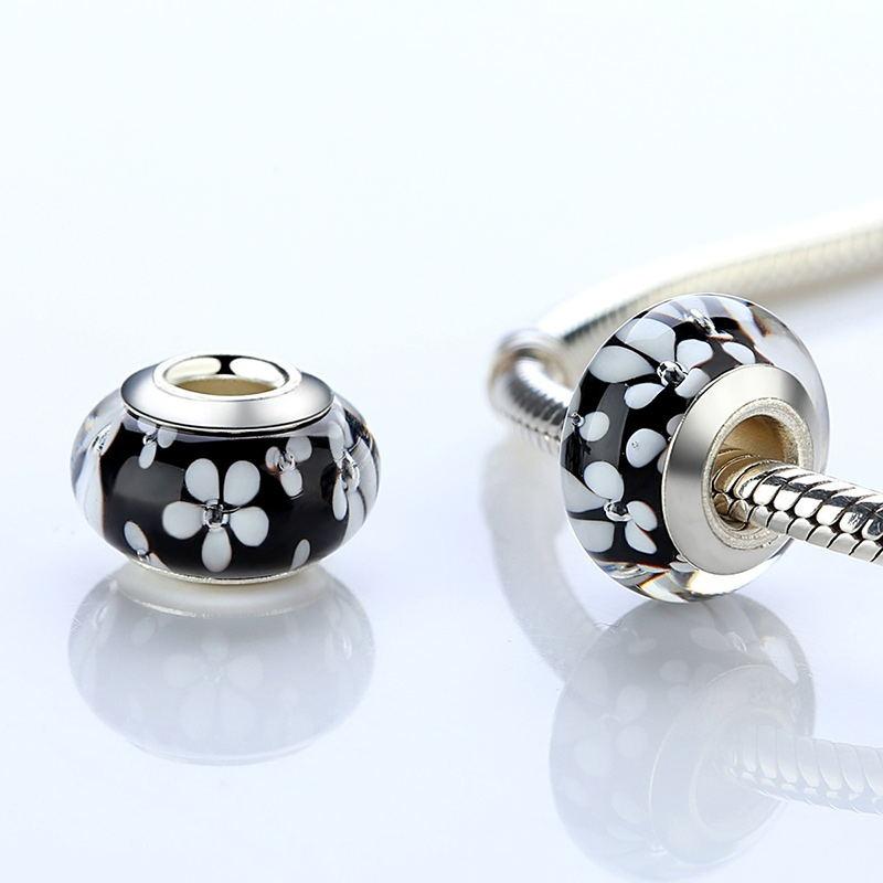 Mehrfarbige Charm-Perlen aus Muranoglas mit Blumenmotiv