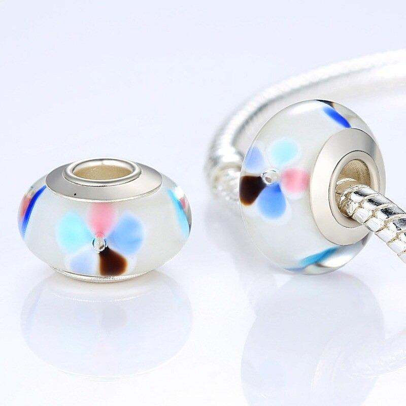 Mehrfarbige Charm-Perlen aus Muranoglas mit Blumenmotiv