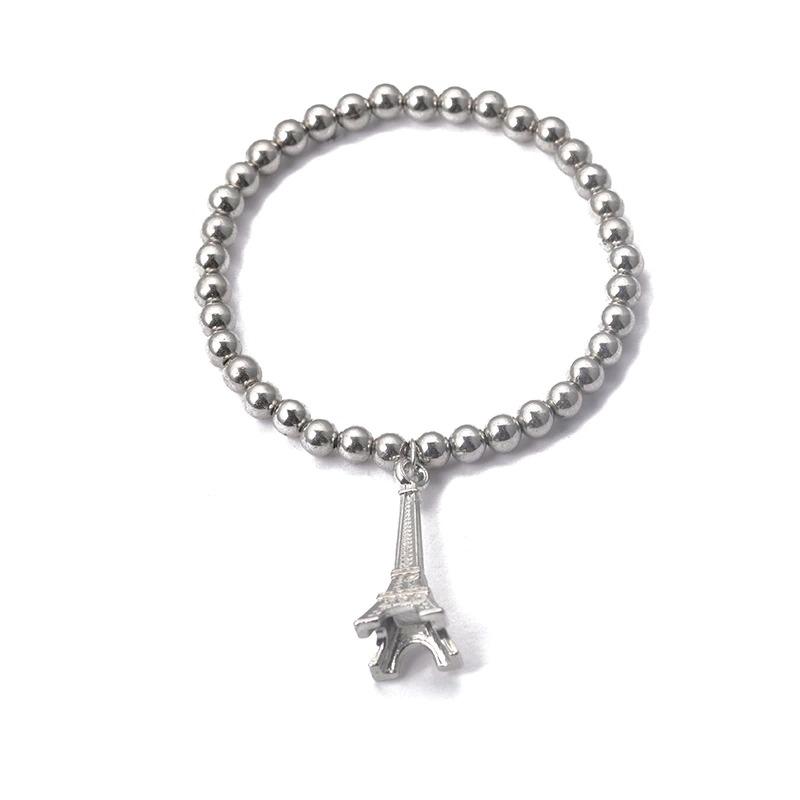 Mehrlagiges Perlenarmband mit Perlenanhängern