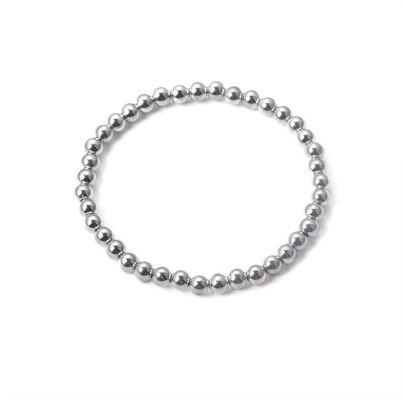 Mehrlagiges Perlenarmband mit Perlenanhängern