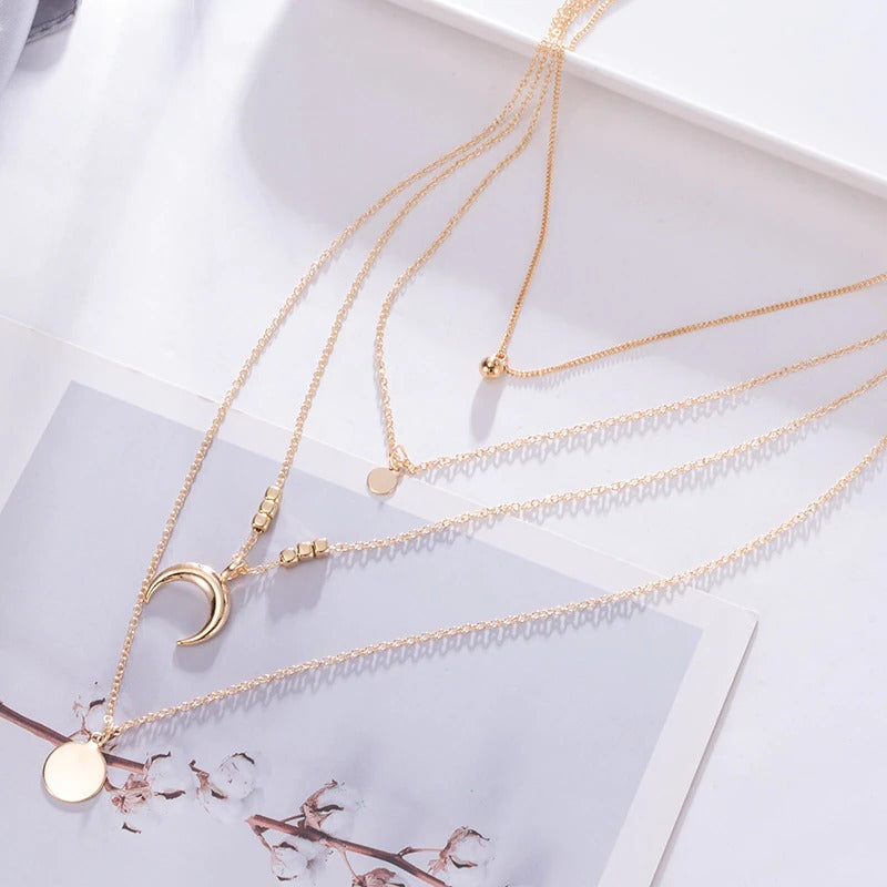 Mehrschichtige Halskette mit Anhängern und Kette im Bohemian-Stil