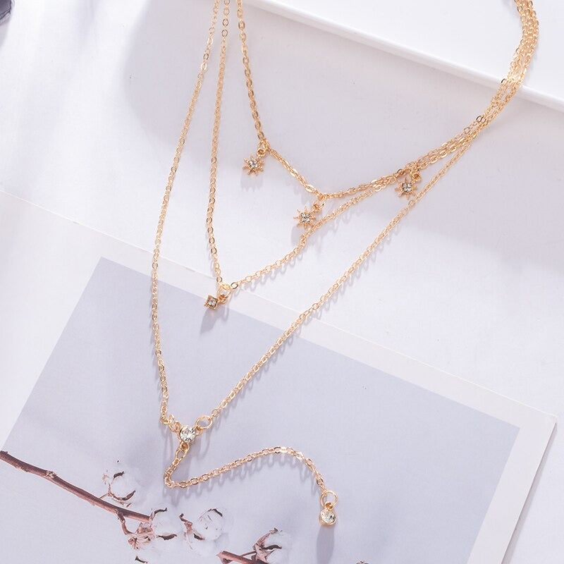 Mehrschichtige Halskette mit Anhängern und Kette im Bohemian-Stil