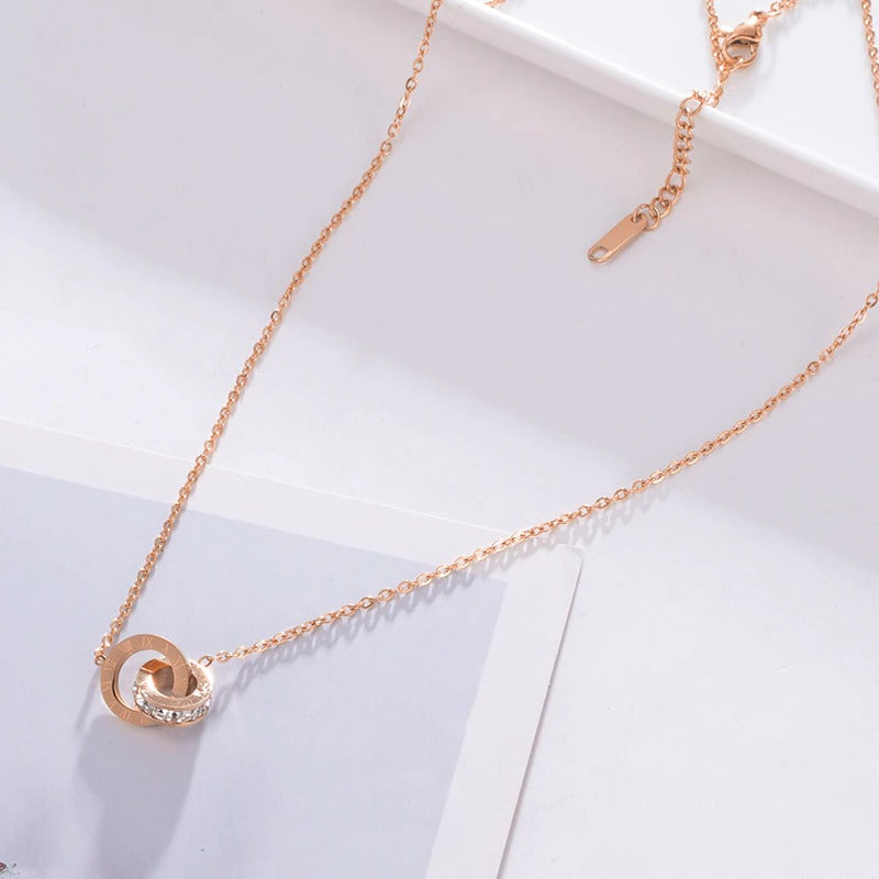 Mehrschichtige Halskette mit Anhängern und Kette im Bohemian-Stil