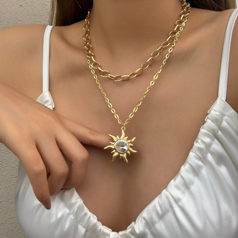 Mehrlagige, klobige Ketten mit Halsketten mit Sonnenanhänger aus Strass
