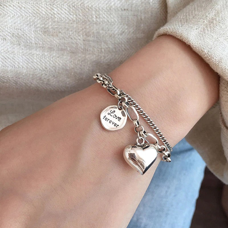 Mehrlagiges Armband mit Herzanhängern „Love Forever“
