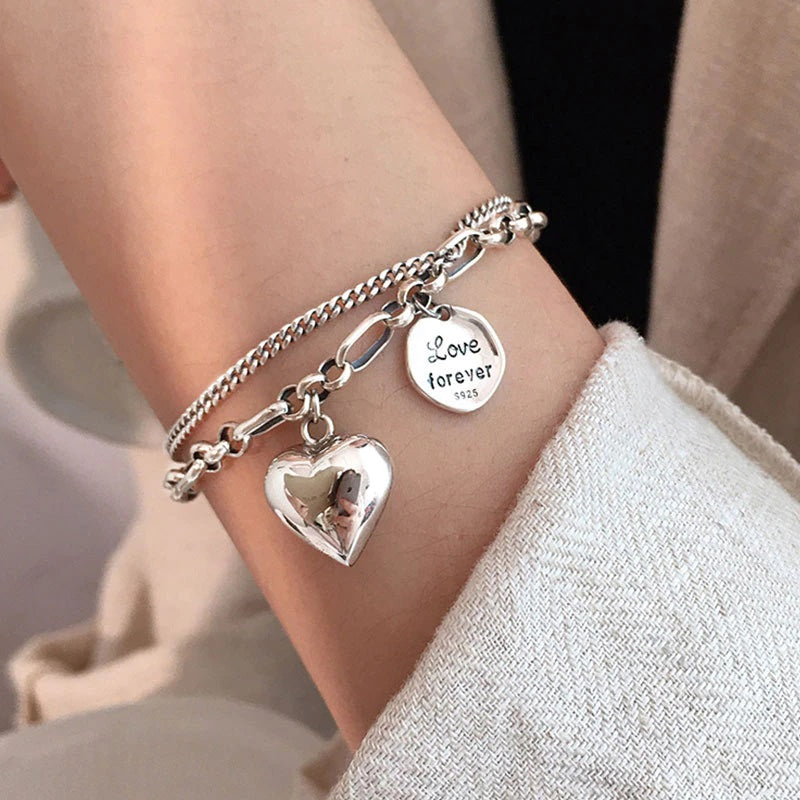 Mehrlagiges Armband mit Herzanhängern „Love Forever“