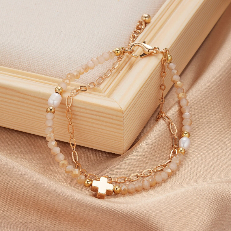 Mehrschichtige Perlen- und Kettenarmband-Schmuckkollektion mit Perlenanhängern