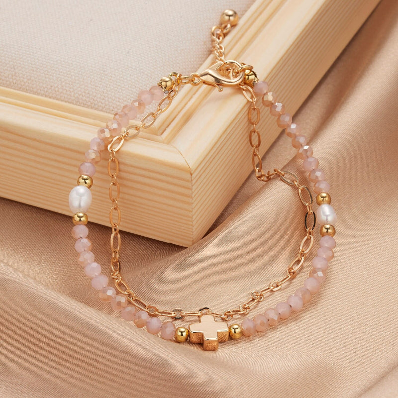 Mehrschichtige Perlen- und Kettenarmband-Schmuckkollektion mit Perlenanhängern