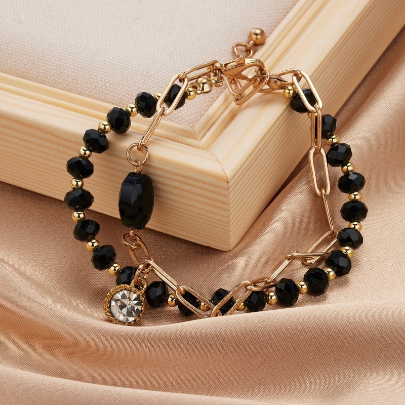 Mehrschichtige Perlen- und Kettenarmband-Schmuckkollektion mit Perlenanhängern