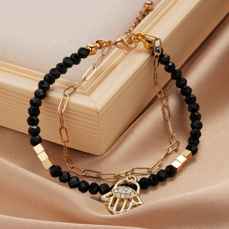 Mehrschichtige Perlen- und Kettenarmband-Schmuckkollektion mit Perlenanhängern