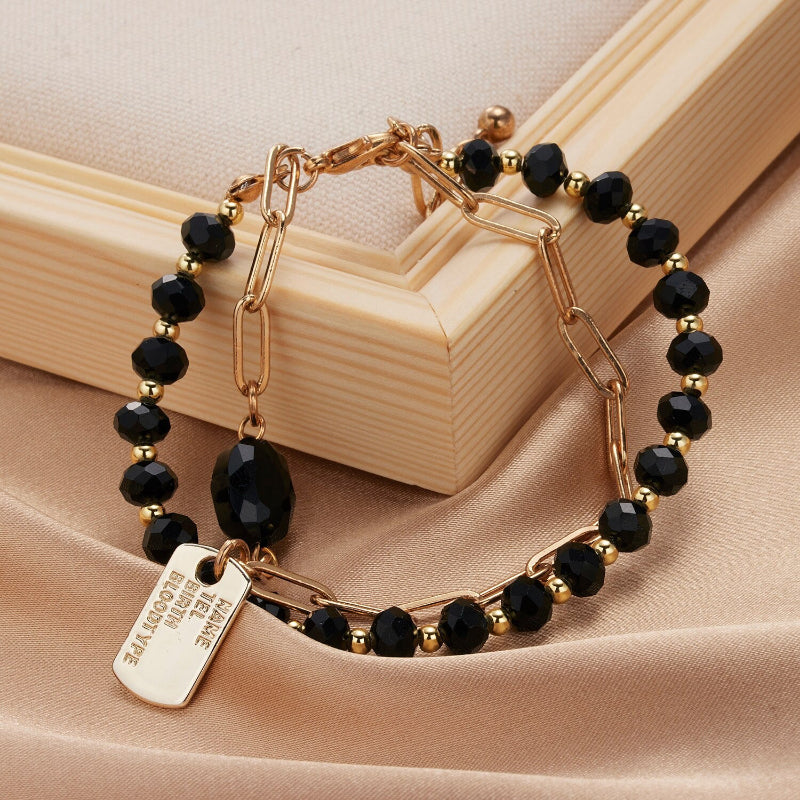 Mehrschichtige Perlen- und Kettenarmband-Schmuckkollektion mit Perlenanhängern