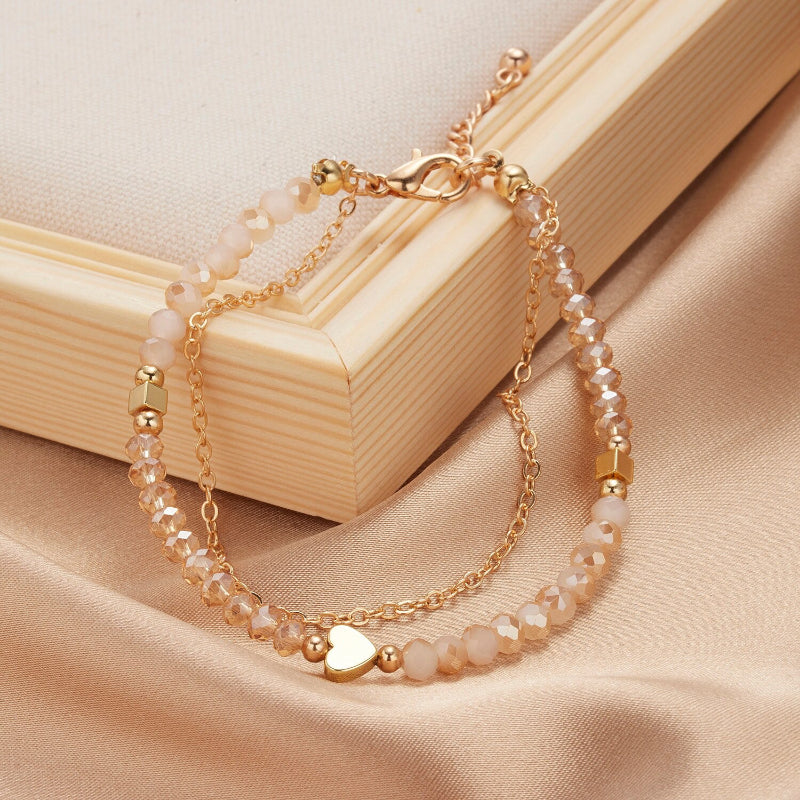 Mehrschichtige Perlen- und Kettenarmband-Schmuckkollektion mit Perlenanhängern