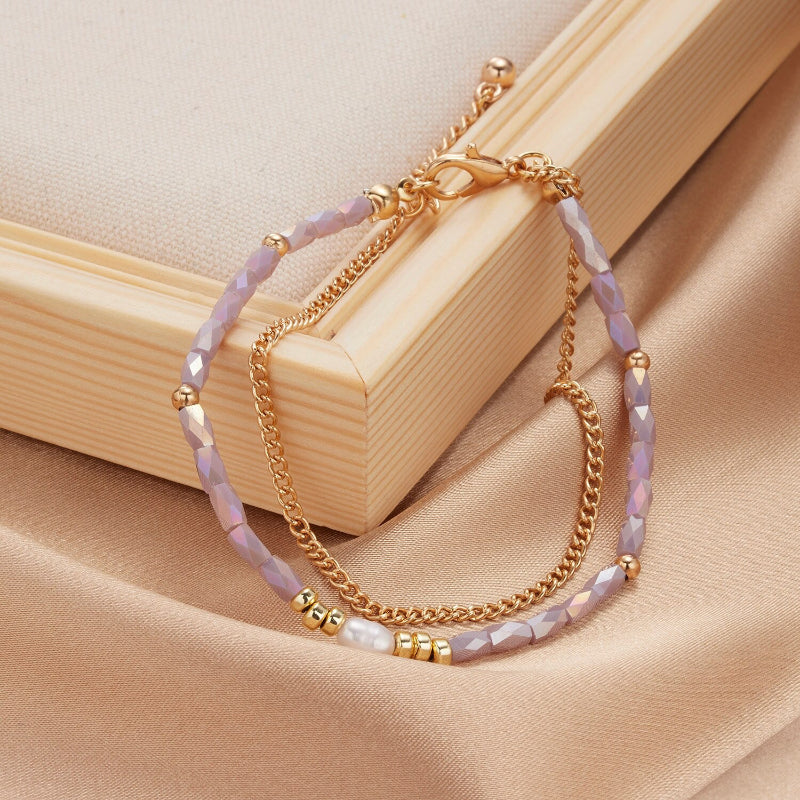 Mehrschichtige Perlen- und Kettenarmband-Schmuckkollektion mit Perlenanhängern