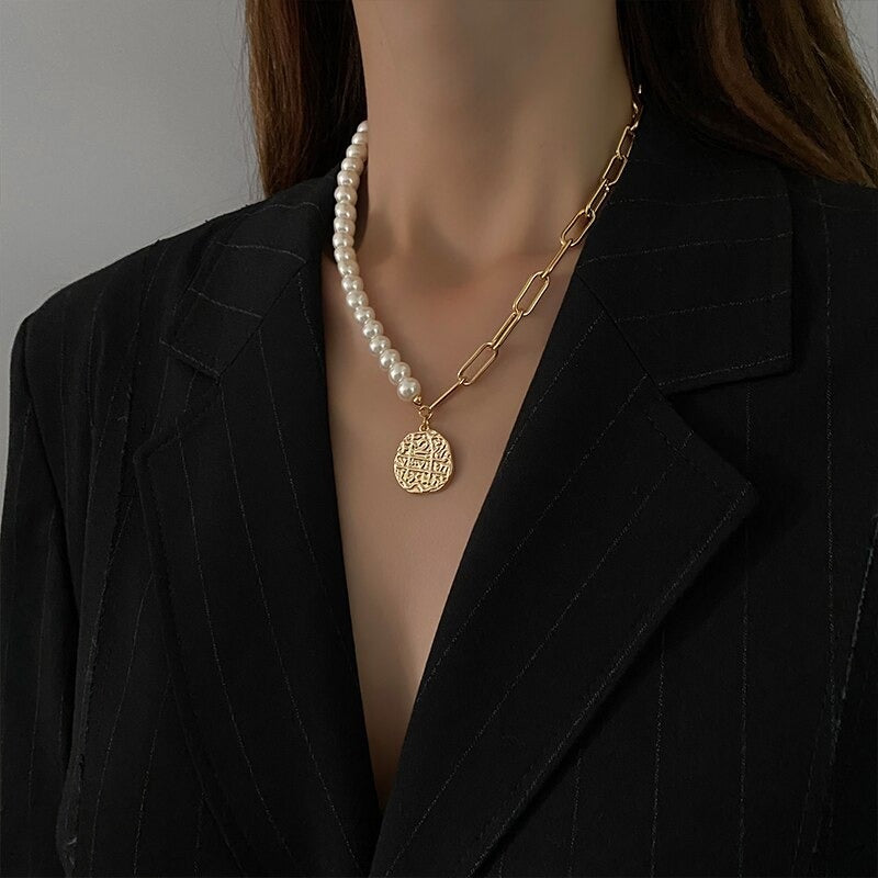 Mehrlagige dicke Chokerkette mit Perlen- und Herzanhänger