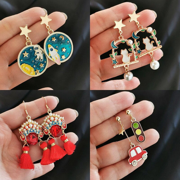 Kollektion farbenfroher, asymmetrischer Emaille-Ohrhänger in verschiedenen Stilen