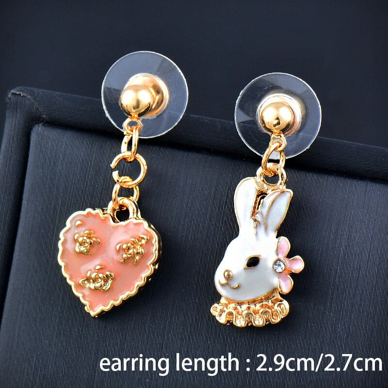 Kollektion farbenfroher, asymmetrischer Emaille-Ohrhänger in verschiedenen Stilen