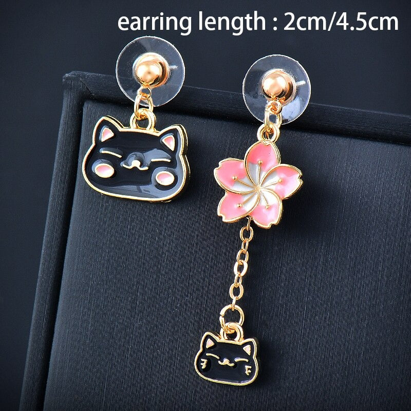 Kollektion farbenfroher, asymmetrischer Emaille-Ohrhänger in verschiedenen Stilen