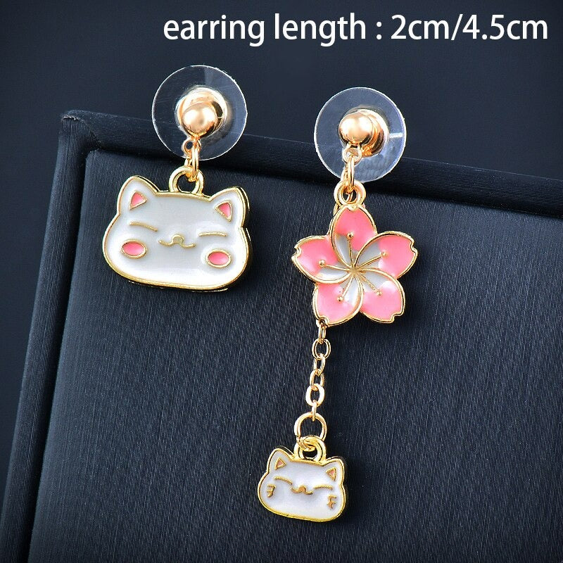 Kollektion farbenfroher, asymmetrischer Emaille-Ohrhänger in verschiedenen Stilen